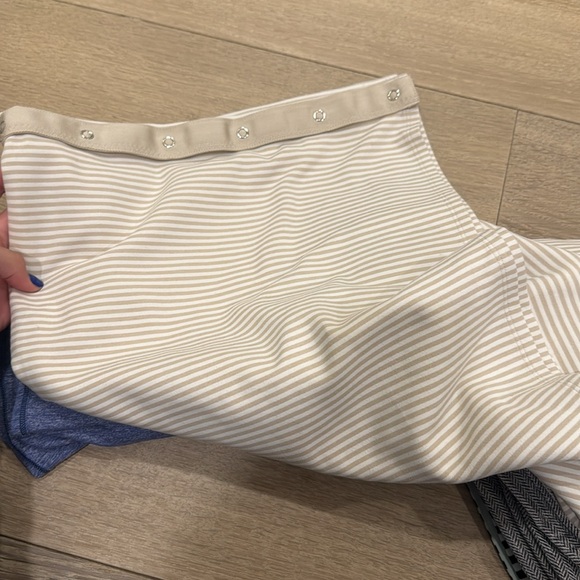 Bundle of 4 lululemon scarves - Picture 5 of 6